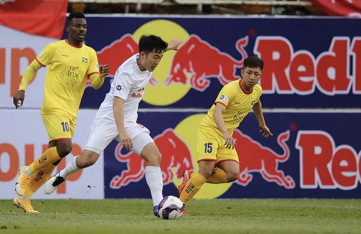 Trận đấu thứ 4 tại V.League 2021 chính thức bị hoãn vì COVID-19 - Ảnh 2. Trận đấu thứ 4 tại V.League 2021 chính thức bị hoãn vì COVID-19 - Ảnh 2.