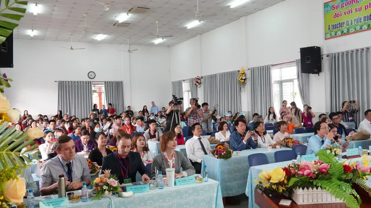 Hơn 200 học sinh tiểu học TP Hồ Chí Minh tham gia chung kết thuyết trình bằng tiếng Anh - Ảnh 1. Hơn 200 học sinh tiểu học TP Hồ Chí Minh tham gia chung kết thuyết trình bằng tiếng Anh - Ảnh 1.