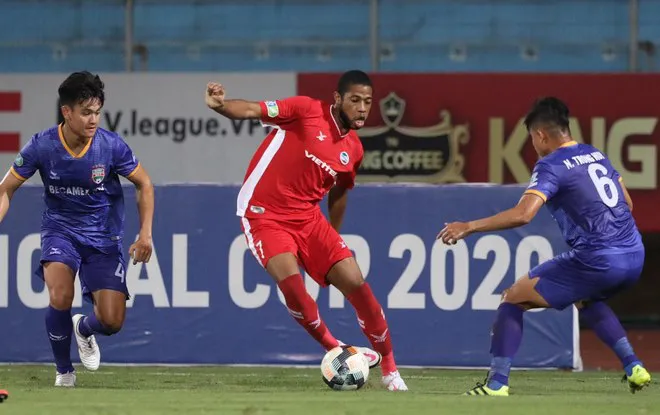 Trận đấu thứ 4 tại V.League 2021 chính thức bị hoãn vì COVID-19 - Ảnh 1. Trận đấu thứ 4 tại V.League 2021 chính thức bị hoãn vì COVID-19 - Ảnh 1.