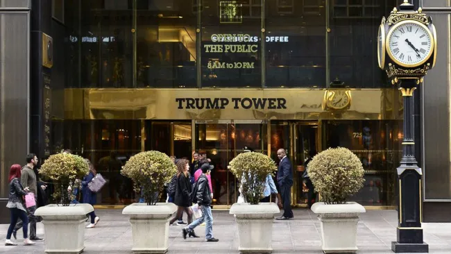 Các BĐS của ông Trump bị mất giá một nửa trong nhiệm kỳ đầy sóng gió - Ảnh 2. Các BĐS của ông Trump bị mất giá một nửa trong nhiệm kỳ đầy sóng gió - Ảnh 2.