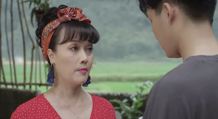 Hướng dương ngược nắng - Tập 10: Tuổi thơ tự sinh tự diệt của Minh cùng lý do vào Cao dược của Kiên để trả thù được tiết lộ - Ảnh 3. Hướng dương ngược nắng - Tập 10: Tuổi thơ tự sinh tự diệt của Minh cùng lý do vào Cao dược của Kiên để trả thù được tiết lộ - Ảnh 3.