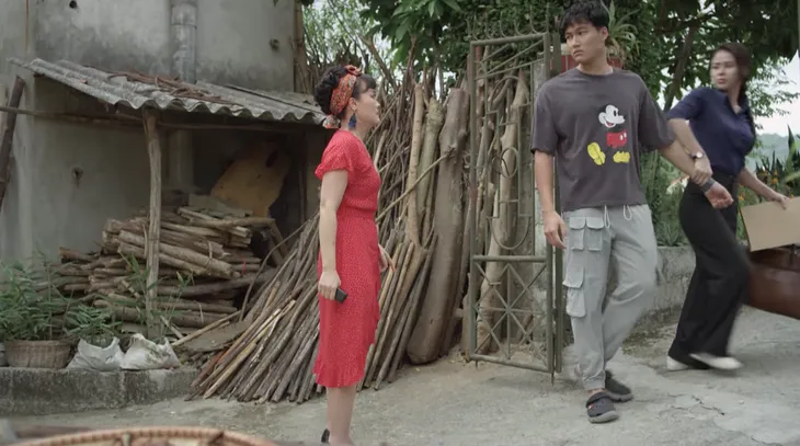 Hướng dương ngược nắng - Tập 10: Tuổi thơ tự sinh tự diệt của Minh cùng lý do vào Cao dược của Kiên để trả thù được tiết lộ - Ảnh 4. Hướng dương ngược nắng - Tập 10: Tuổi thơ tự sinh tự diệt của Minh cùng lý do vào Cao dược của Kiên để trả thù được tiết lộ - Ảnh 4.
