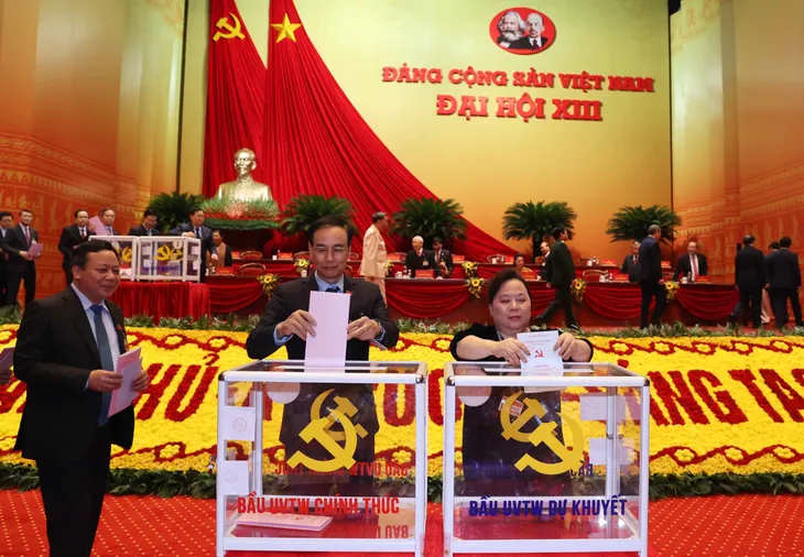 Tiến hành bỏ phiếu bầu Ban Chấp hành Trung ương Đảng khóa XIII - Ảnh 5. Tiến hành bỏ phiếu bầu Ban Chấp hành Trung ương Đảng khóa XIII - Ảnh 5.