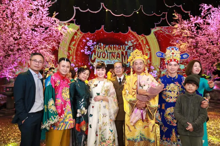 Hơn 10 năm tham gia Táo quân, NSND Tự Long mới có lần đầu này - Ảnh 1. Hơn 10 năm tham gia Táo quân, NSND Tự Long mới có lần đầu này - Ảnh 1.