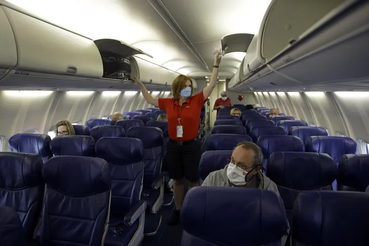 United Airlines: 14.000 việc làm đang trong tình trạng “báo động” - Ảnh 1. United Airlines: 14.000 việc làm đang trong tình trạng “báo động” - Ảnh 1.