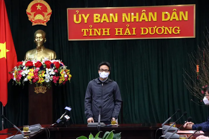 Phó Thủ tướng Vũ Đức Đam đến Hải Dương, đặt mục tiêu “10 ngày khống chế dịch” - Ảnh 3. Phó Thủ tướng Vũ Đức Đam đến Hải Dương, đặt mục tiêu “10 ngày khống chế dịch” - Ảnh 3.