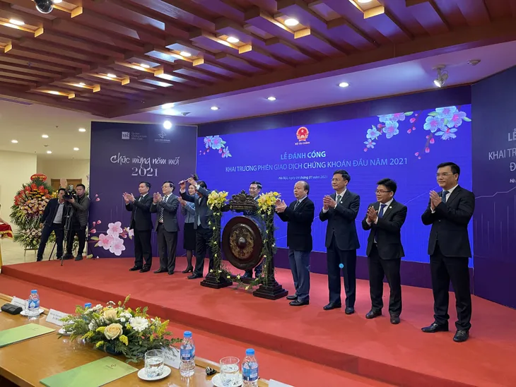 Thị trường chứng khoán được dự báo tích cực trong năm 2021 - Ảnh 1. Thị trường chứng khoán được dự báo tích cực trong năm 2021 - Ảnh 1.