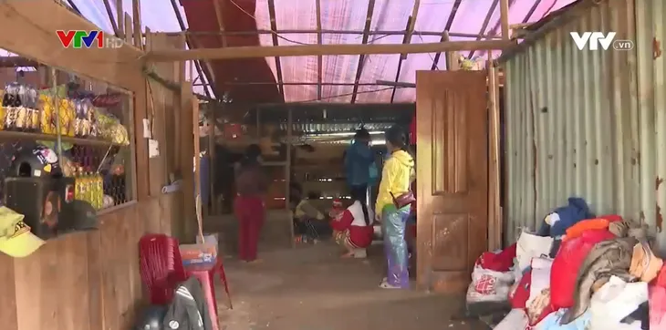 Nhường đất dựng nhà cho người dân vùng sạt lở Quảng Nam - Ảnh 1. Nhường đất dựng nhà cho người dân vùng sạt lở Quảng Nam - Ảnh 1.
