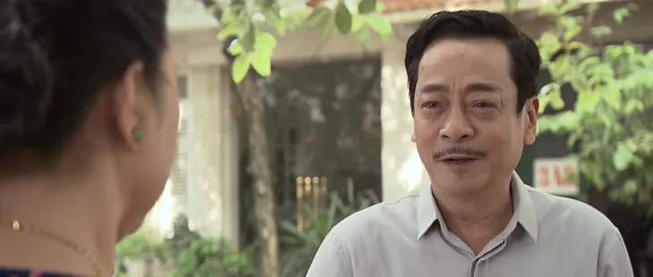 Trở về giữa yêu thương - Tập 13: Ông Phương (NSND Hoàng Dũng) đụng độ hai bà thông gia mỗi người một vẻ - Ảnh 1. Trở về giữa yêu thương - Tập 13: Ông Phương (NSND Hoàng Dũng) đụng độ hai bà thông gia mỗi người một vẻ - Ảnh 1.