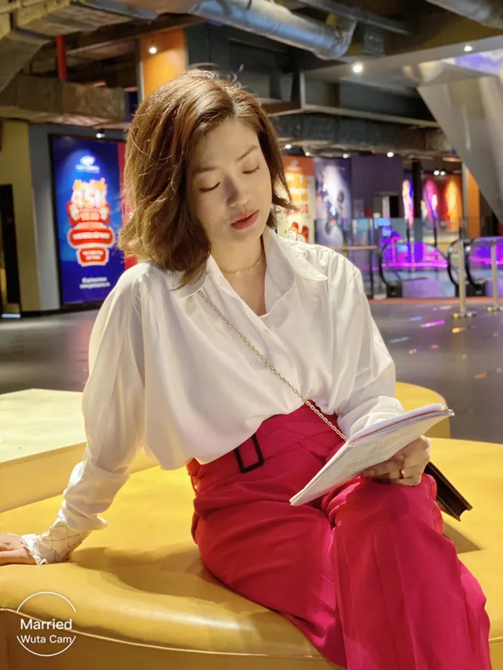 Hậu trường cực xinh của diễn viên Kiều Anh trong phim Hồ sơ cá sấu - Ảnh 8. Hậu trường cực xinh của diễn viên Kiều Anh trong phim Hồ sơ cá sấu - Ảnh 8.