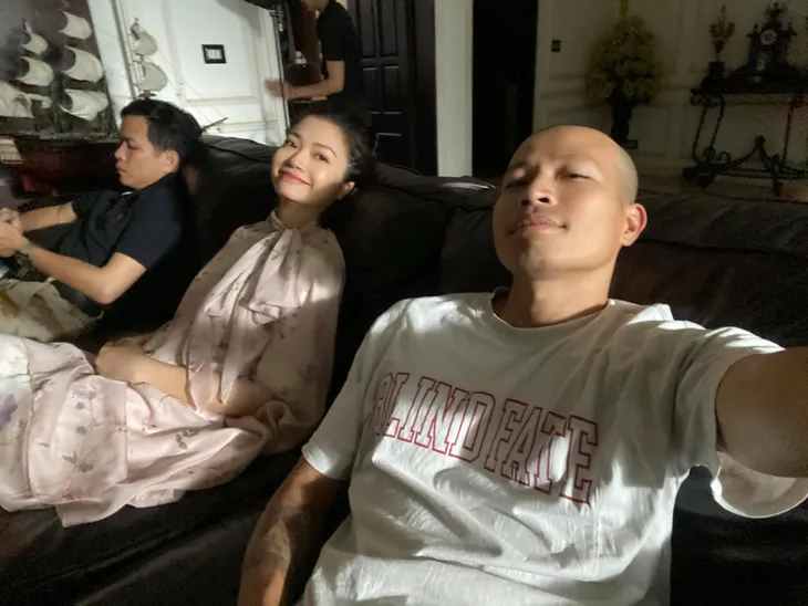Hậu trường cực xinh của diễn viên Kiều Anh trong phim Hồ sơ cá sấu - Ảnh 11. Hậu trường cực xinh của diễn viên Kiều Anh trong phim Hồ sơ cá sấu - Ảnh 11.