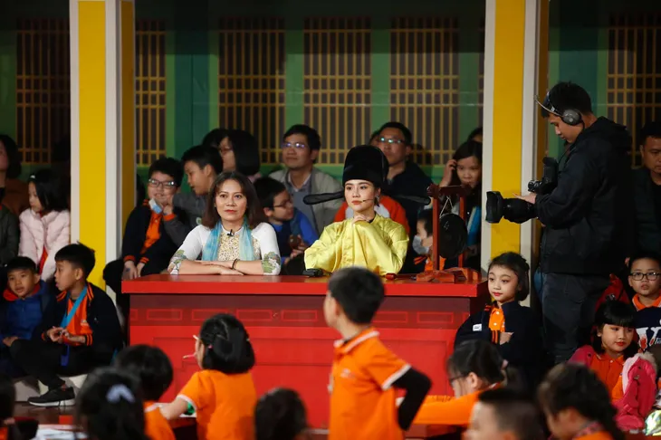 Huyền Lizzie cực nhí nhố trong chương trình Trạng nguyên nhí - Ảnh 1. Huyền Lizzie cực nhí nhố trong chương trình Trạng nguyên nhí - Ảnh 1.