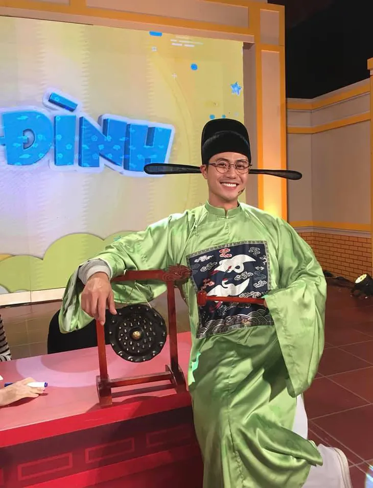 Thanh Sơn trở lại tuổi thơ trong lần đầu làm MC - Ảnh 2. Thanh Sơn trở lại tuổi thơ trong lần đầu làm MC - Ảnh 2.