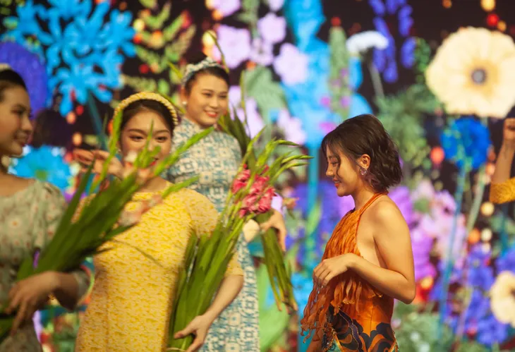 Đón Tết cùng VTV 2021: Văn Mai Hương và Hồ Trung Dũng song ca Tết đón xuân về - Ảnh 3. Đón Tết cùng VTV 2021: Văn Mai Hương và Hồ Trung Dũng song ca Tết đón xuân về - Ảnh 3.