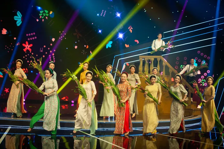 Đón Tết cùng VTV 2021: Văn Mai Hương và Hồ Trung Dũng song ca Tết đón xuân về - Ảnh 4. Đón Tết cùng VTV 2021: Văn Mai Hương và Hồ Trung Dũng song ca Tết đón xuân về - Ảnh 4.
