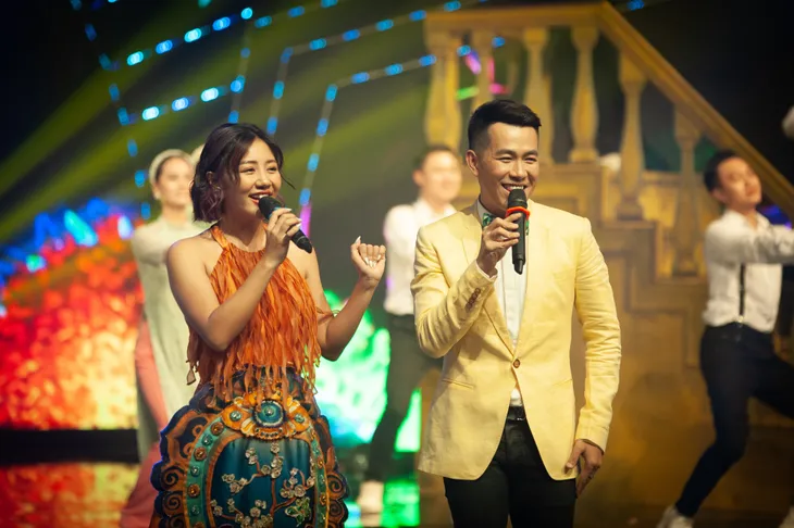 Đón Tết cùng VTV 2021: Văn Mai Hương và Hồ Trung Dũng song ca Tết đón xuân về - Ảnh 7. Đón Tết cùng VTV 2021: Văn Mai Hương và Hồ Trung Dũng song ca Tết đón xuân về - Ảnh 7.