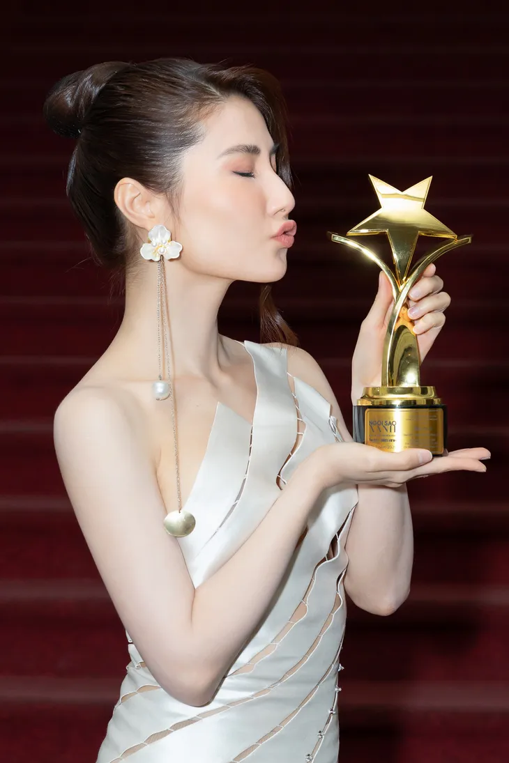 Diễm My 9X giành Nữ diễn viên truyền hình xuất sắc nhất tại Ngôi Sao Xanh 2020 nhờ phim Tình yêu và Tham vọng - Ảnh 1. Diễm My 9X giành Nữ diễn viên truyền hình xuất sắc nhất tại Ngôi Sao Xanh 2020 nhờ phim Tình yêu và Tham vọng - Ảnh 1.