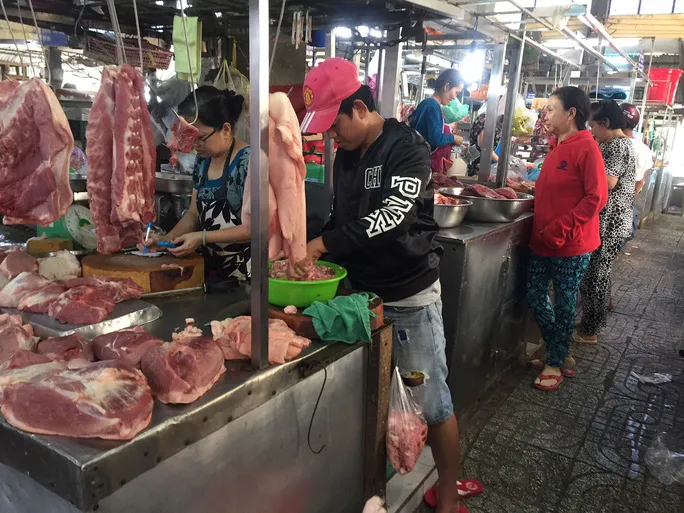 Liệu có thiếu thịt lợn, giá có tăng trong dịp Tết Tân Sửu 2021? - Ảnh 2. Liệu có thiếu thịt lợn, giá có tăng trong dịp Tết Tân Sửu 2021? - Ảnh 2.