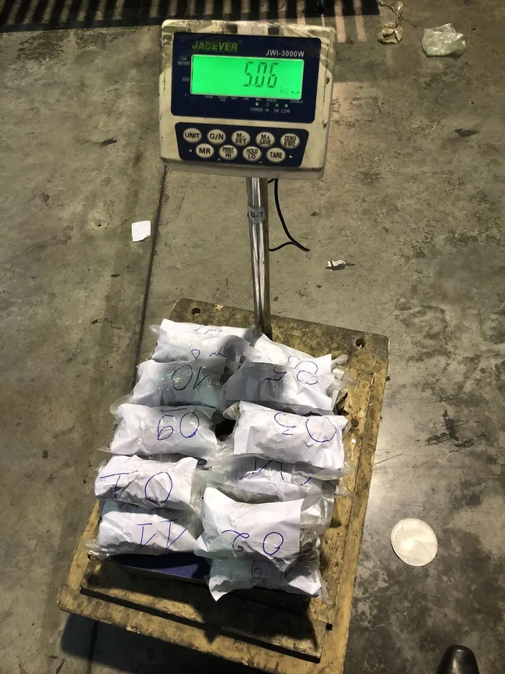 Hải quan sân bay Tân Sơn Nhất tiếp tục phát hiện, thu giữ hơn 5 kg cần sa - Ảnh 1. Hải quan sân bay Tân Sơn Nhất tiếp tục phát hiện, thu giữ hơn 5 kg cần sa - Ảnh 1.