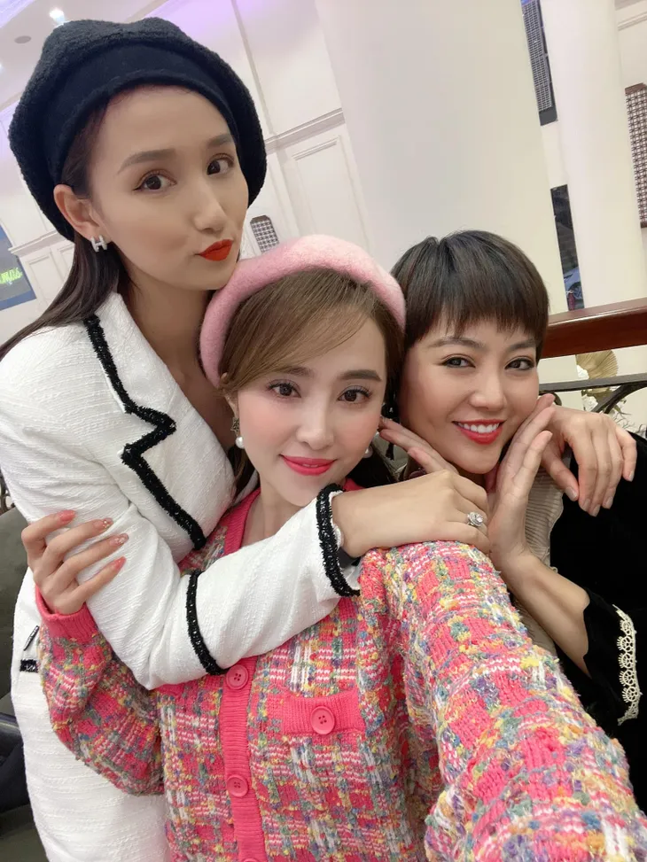 Hồng Diễm, Bảo Thanh và loạt nữ diễn viên xinh đẹp bất ngờ tụ họp - Ảnh 5. Hồng Diễm, Bảo Thanh và loạt nữ diễn viên xinh đẹp bất ngờ tụ họp - Ảnh 5.