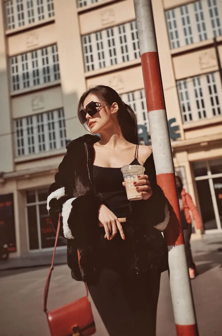 Phanh Lee tung bộ ảnh hờ hững giữa phố Đông Hà Nội - Ảnh 5. Phanh Lee tung bộ ảnh hờ hững giữa phố Đông Hà Nội - Ảnh 5.