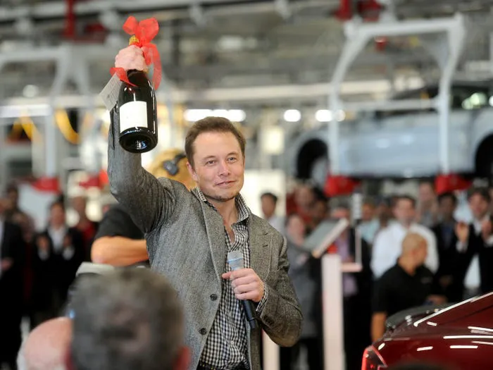 Elon Musk: Từ một đứa trẻ bị bắt nạt, nguồn cảm hứng cho Iron man, đến người giàu nhất hành tinh - Ảnh 10. Elon Musk: Từ một đứa trẻ bị bắt nạt, nguồn cảm hứng cho Iron man, đến người giàu nhất hành tinh - Ảnh 10.