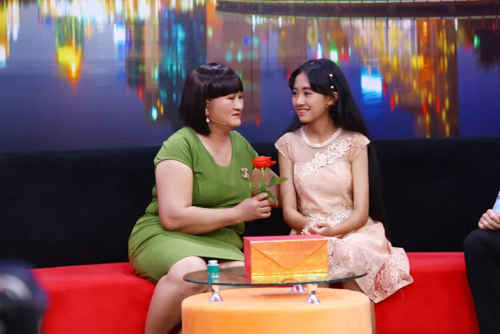 Cô bé 15 tuổi có đôi mắt buồn “mong mẹ dịu dàng, lắng nghe những điều con nói” - Ảnh 3. Cô bé 15 tuổi có đôi mắt buồn “mong mẹ dịu dàng, lắng nghe những điều con nói” - Ảnh 3.