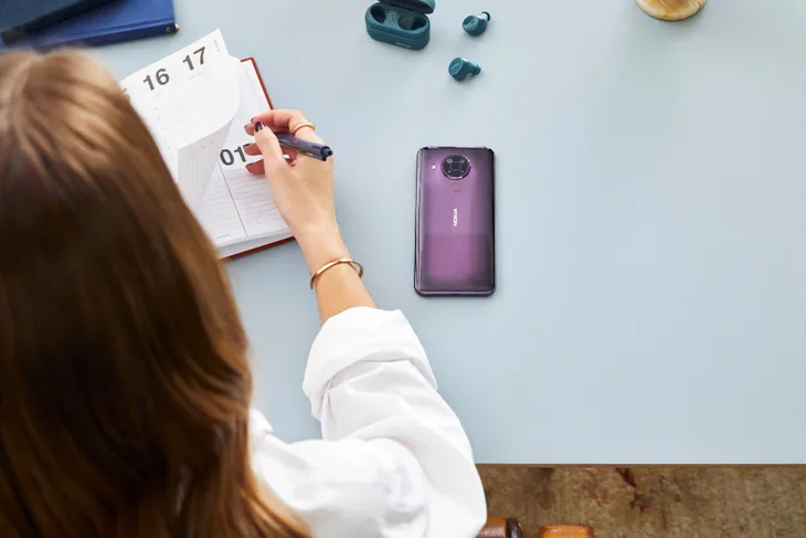 Nokia 5.4 ra mắt: Chip Snapdragon 662, màn hình 6,39 inch, quay phim chuẩn điện ảnh - Ảnh 2. Nokia 5.4 ra mắt: Chip Snapdragon 662, màn hình 6,39 inch, quay phim chuẩn điện ảnh - Ảnh 2.