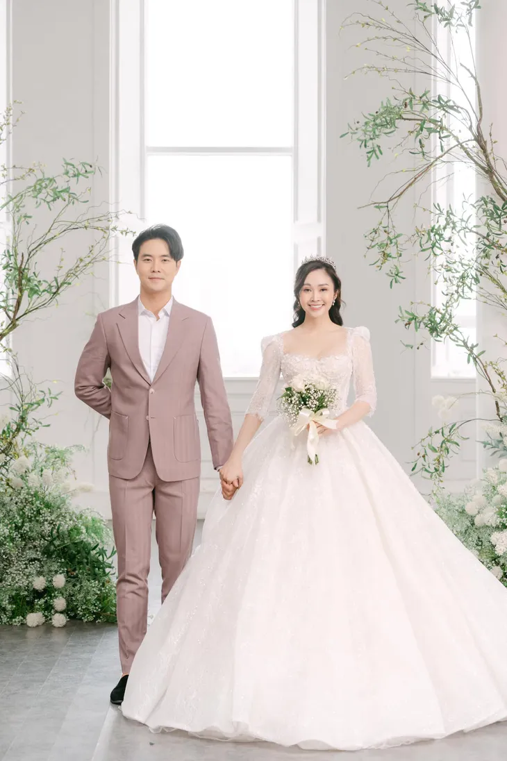 Ảnh cưới tuyệt đẹp của MC Thùy Linh và chồng kém 5 tuổi Hiếu Su - Ảnh 4. Ảnh cưới tuyệt đẹp của MC Thùy Linh và chồng kém 5 tuổi Hiếu Su - Ảnh 4.