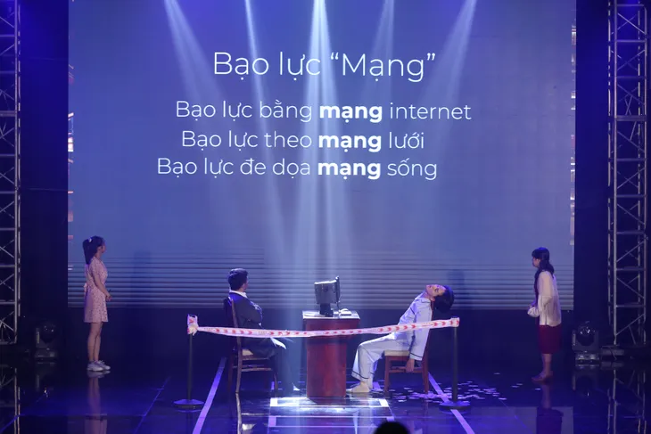 Sinh viên KHXH&NV dí dỏm đưa thông điệp Tiệc trăng máu vào SV 2020 - Ảnh 2. Sinh viên KHXH&NV dí dỏm đưa thông điệp Tiệc trăng máu vào SV 2020 - Ảnh 2.