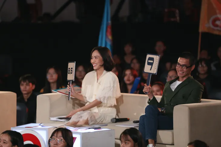 Sinh viên KHXH&NV dí dỏm đưa thông điệp Tiệc trăng máu vào SV 2020 - Ảnh 12. Sinh viên KHXH&NV dí dỏm đưa thông điệp Tiệc trăng máu vào SV 2020 - Ảnh 12.