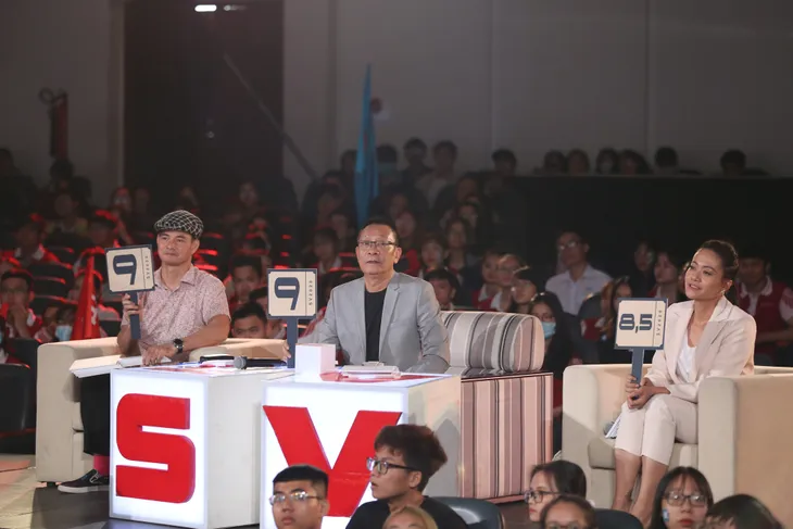 Sinh viên KHXH&NV dí dỏm đưa thông điệp Tiệc trăng máu vào SV 2020 - Ảnh 10. Sinh viên KHXH&NV dí dỏm đưa thông điệp Tiệc trăng máu vào SV 2020 - Ảnh 10.