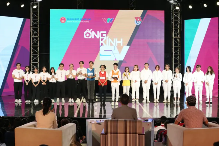 Sinh viên KHXH&NV dí dỏm đưa thông điệp Tiệc trăng máu vào SV 2020 - Ảnh 7. Sinh viên KHXH&NV dí dỏm đưa thông điệp Tiệc trăng máu vào SV 2020 - Ảnh 7.
