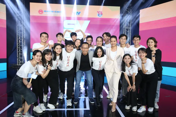 Sinh viên KHXH&NV dí dỏm đưa thông điệp Tiệc trăng máu vào SV 2020 - Ảnh 17. Sinh viên KHXH&NV dí dỏm đưa thông điệp Tiệc trăng máu vào SV 2020 - Ảnh 17.