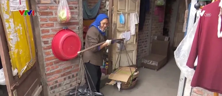 Mưu sinh ở người cao tuổi - nước đến đâu bắc cầu đến đấy - Ảnh 1. Mưu sinh ở người cao tuổi - nước đến đâu bắc cầu đến đấy - Ảnh 1.