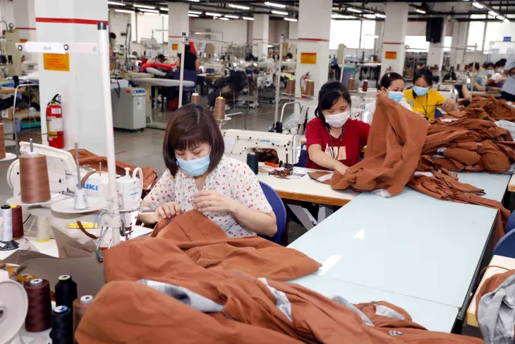 Đề xuất tăng giờ làm thêm không quá 300 giờ một năm - Ảnh 1. Đề xuất tăng giờ làm thêm không quá 300 giờ một năm - Ảnh 1.