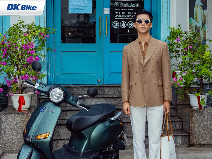 Mẫu Xe Ga Roma SX đẹp long lanh, cốp siêu rộng có gì ấn tượng - Ảnh 2. Mẫu Xe Ga Roma SX đẹp long lanh, cốp siêu rộng có gì ấn tượng - Ảnh 2.
