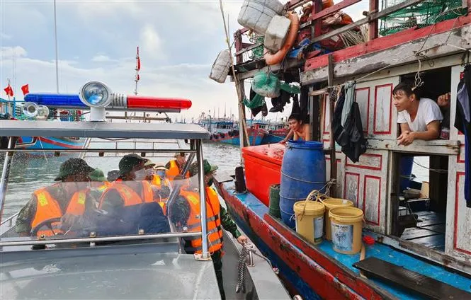 Phó Thủ tướng Lê Văn Thành chủ trì họp khẩn ứng phó mưa bão - Ảnh 1. Phó Thủ tướng Lê Văn Thành chủ trì họp khẩn ứng phó mưa bão - Ảnh 1.