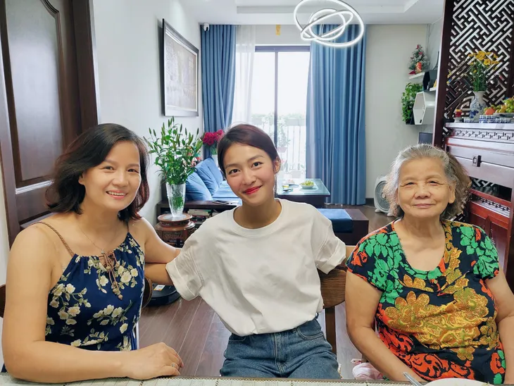 Diễn viên Việt tuần qua: Khả Ngân nựng mèo của Thanh Sơn, Bảo Thanh khoe gia đình hạnh phúc - Ảnh 5. Diễn viên Việt tuần qua: Khả Ngân nựng mèo của Thanh Sơn, Bảo Thanh khoe gia đình hạnh phúc - Ảnh 5.