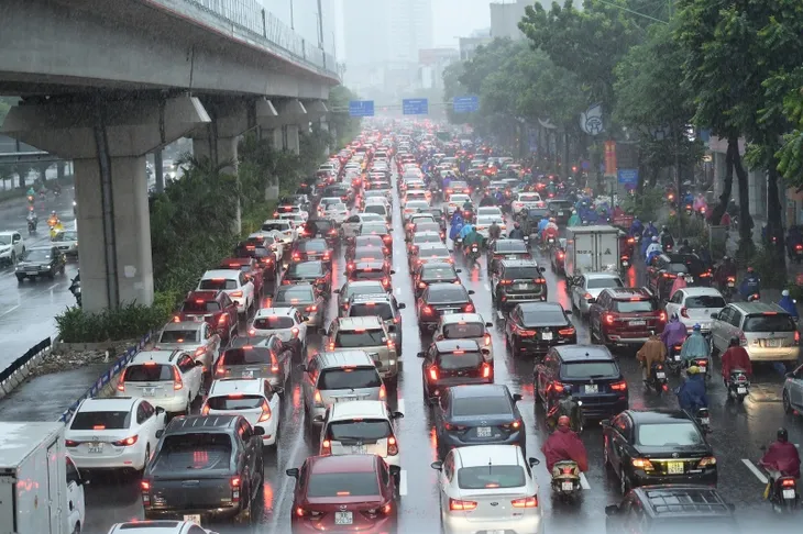 Hà Nội tái xuất đặc sản tắc đường trong ngày đầu tuần mưa lạnh - Ảnh 9. Hà Nội tái xuất đặc sản tắc đường trong ngày đầu tuần mưa lạnh - Ảnh 9.