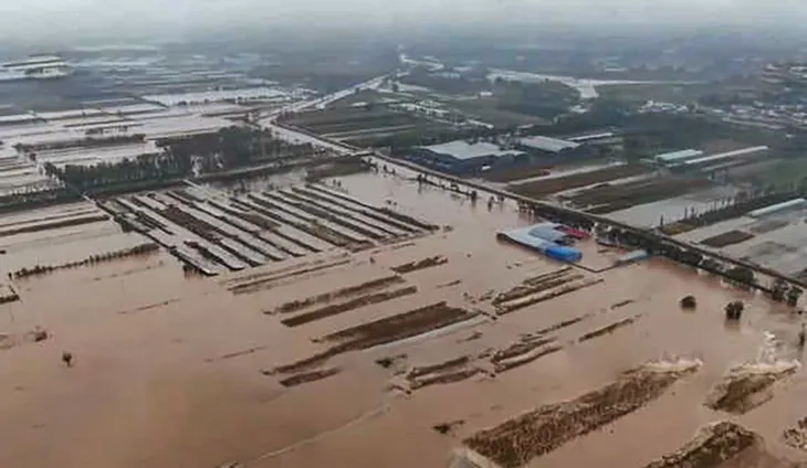 Mưa lớn kéo dài gây lũ lụt ảnh hưởng tới hơn 1,75 triệu người tại Trung Quốc - Ảnh 1. Mưa lớn kéo dài gây lũ lụt ảnh hưởng tới hơn 1,75 triệu người tại Trung Quốc - Ảnh 1.