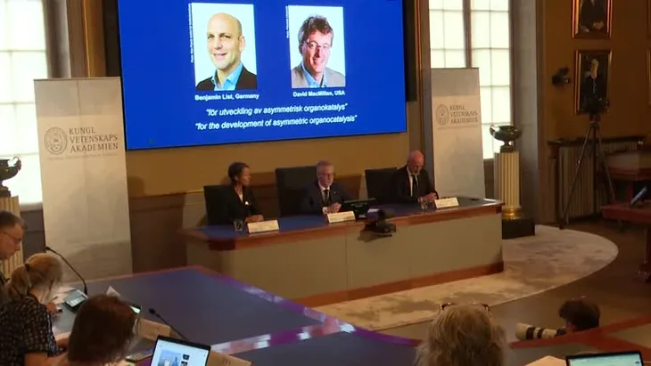Nobel 2021 - Giải pháp cho những vấn đề nóng được vinh danh - Ảnh 3. Nobel 2021 - Giải pháp cho những vấn đề nóng được vinh danh - Ảnh 3.