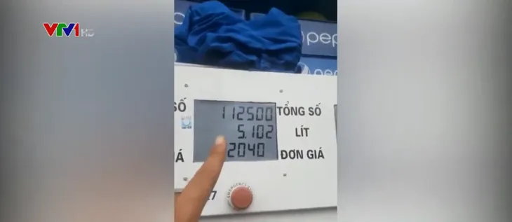 Trụ bơm xăng vẫn nhảy số dù không vận hành - Ảnh 1. Trụ bơm xăng vẫn nhảy số dù không vận hành - Ảnh 1.