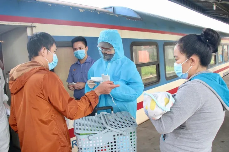 “Cháy” vé tàu Bắc - Nam sau vài giờ mở bán, đường sắt lập thêm tàu mới - Ảnh 1. “Cháy” vé tàu Bắc - Nam sau vài giờ mở bán, đường sắt lập thêm tàu mới - Ảnh 1.