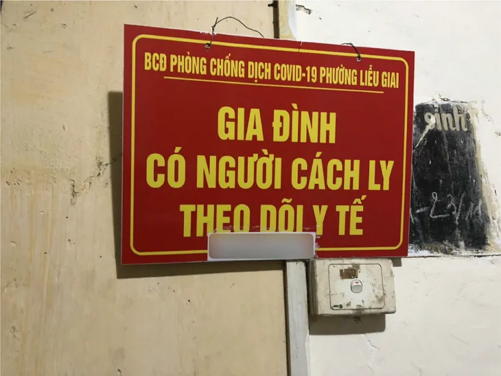 Hà Nội: Không bắt buộc treo biển trước cửa nhà người về từ TP Hồ Chí Minh - Ảnh 1. Hà Nội: Không bắt buộc treo biển trước cửa nhà người về từ TP Hồ Chí Minh - Ảnh 1.