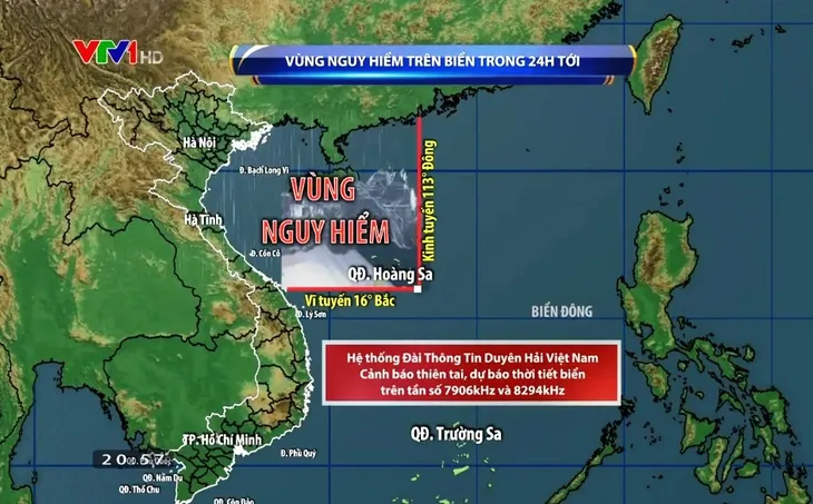 Đêm nay (13/10), tâm bão số 8 sẽ đi vào Vịnh Bắc Bộ - Ảnh 1.