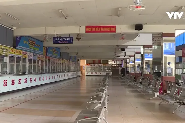 Ngày đầu thí điểm vận tải hành khách liên tỉnh: Nơi đông khách, nơi đìu hiu - Ảnh 1. Ngày đầu thí điểm vận tải hành khách liên tỉnh: Nơi đông khách, nơi đìu hiu - Ảnh 1.