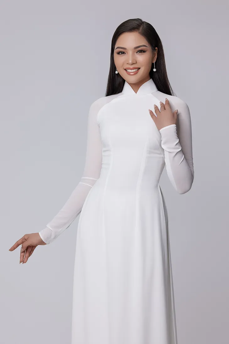 Người đẹp 9X đại diện Việt Nam thi Miss Earth 2021 - Ảnh 1. Người đẹp 9X đại diện Việt Nam thi Miss Earth 2021 - Ảnh 1.