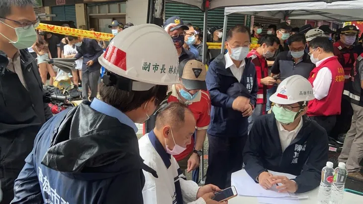 Cháy dữ dội chung cư cao tầng ở Đài Loan (Trung Quốc), ít nhất 46 người thiệt mạng - Ảnh 8. Cháy dữ dội chung cư cao tầng ở Đài Loan (Trung Quốc), ít nhất 46 người thiệt mạng - Ảnh 8.