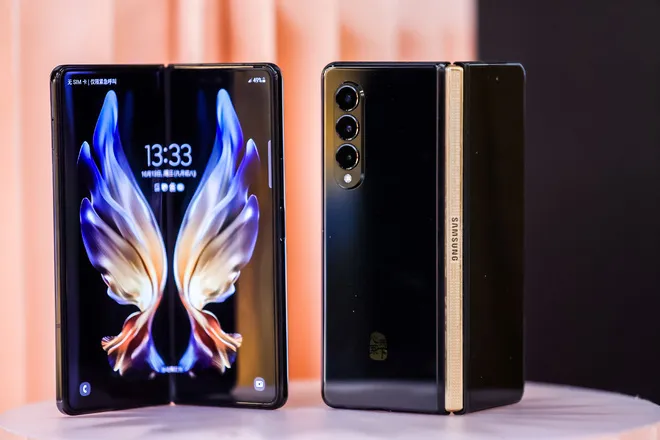 Samsung W22 5G - phiên bản Galaxy Z Fold3 dành riêng cho thị trường Trung Quốc - Ảnh 2. Samsung W22 5G - phiên bản Galaxy Z Fold3 dành riêng cho thị trường Trung Quốc - Ảnh 2.